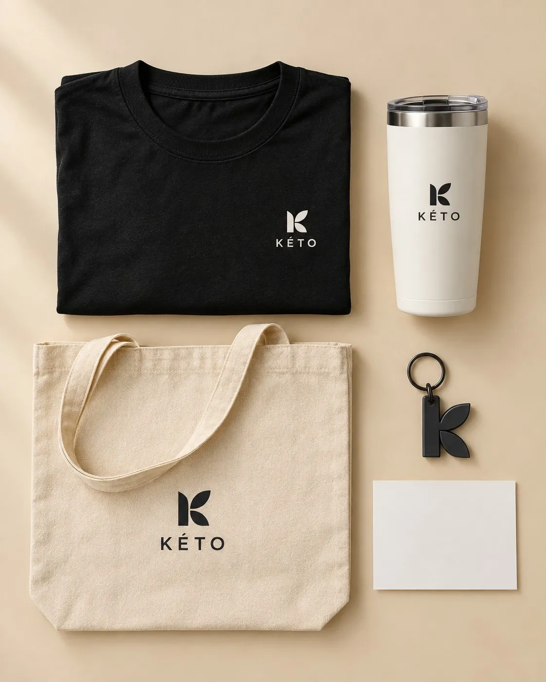 Kit de bienvenida con un logo ficticio: camiseta, vaso térmico, bolsa, llavero y tarjeta.